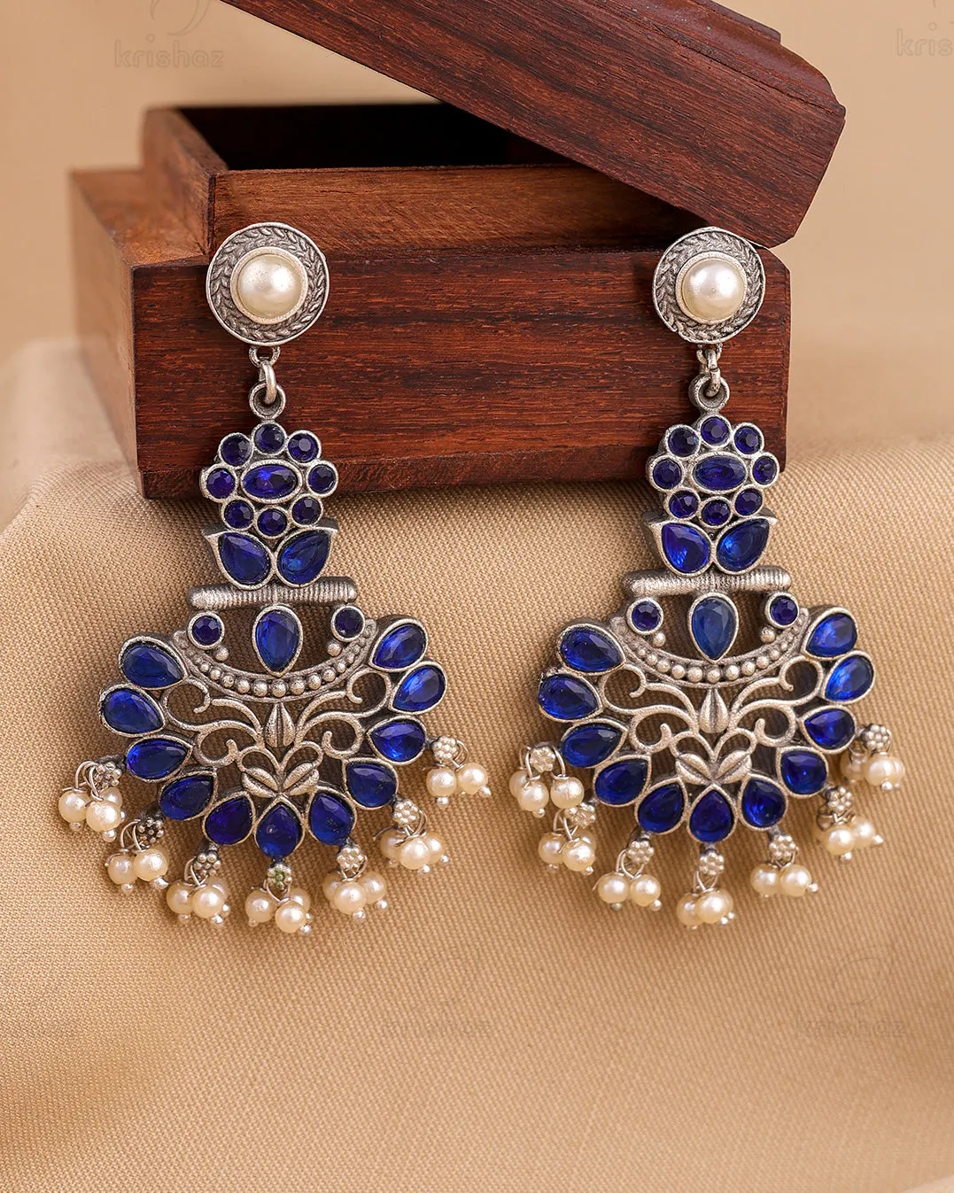 Aadhira Dangler Earring