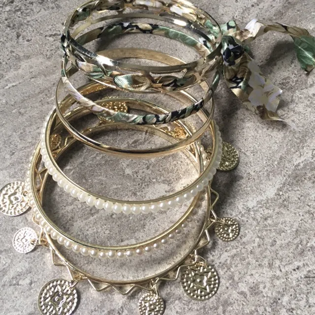 BOHO INSPIRED GOLD PEARL GREEN FLORAL MIXED BANGLE SET