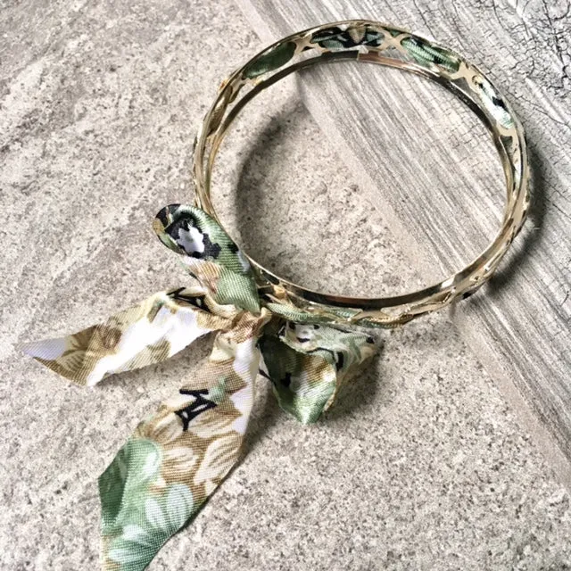 BOHO INSPIRED GOLD PEARL GREEN FLORAL MIXED BANGLE SET