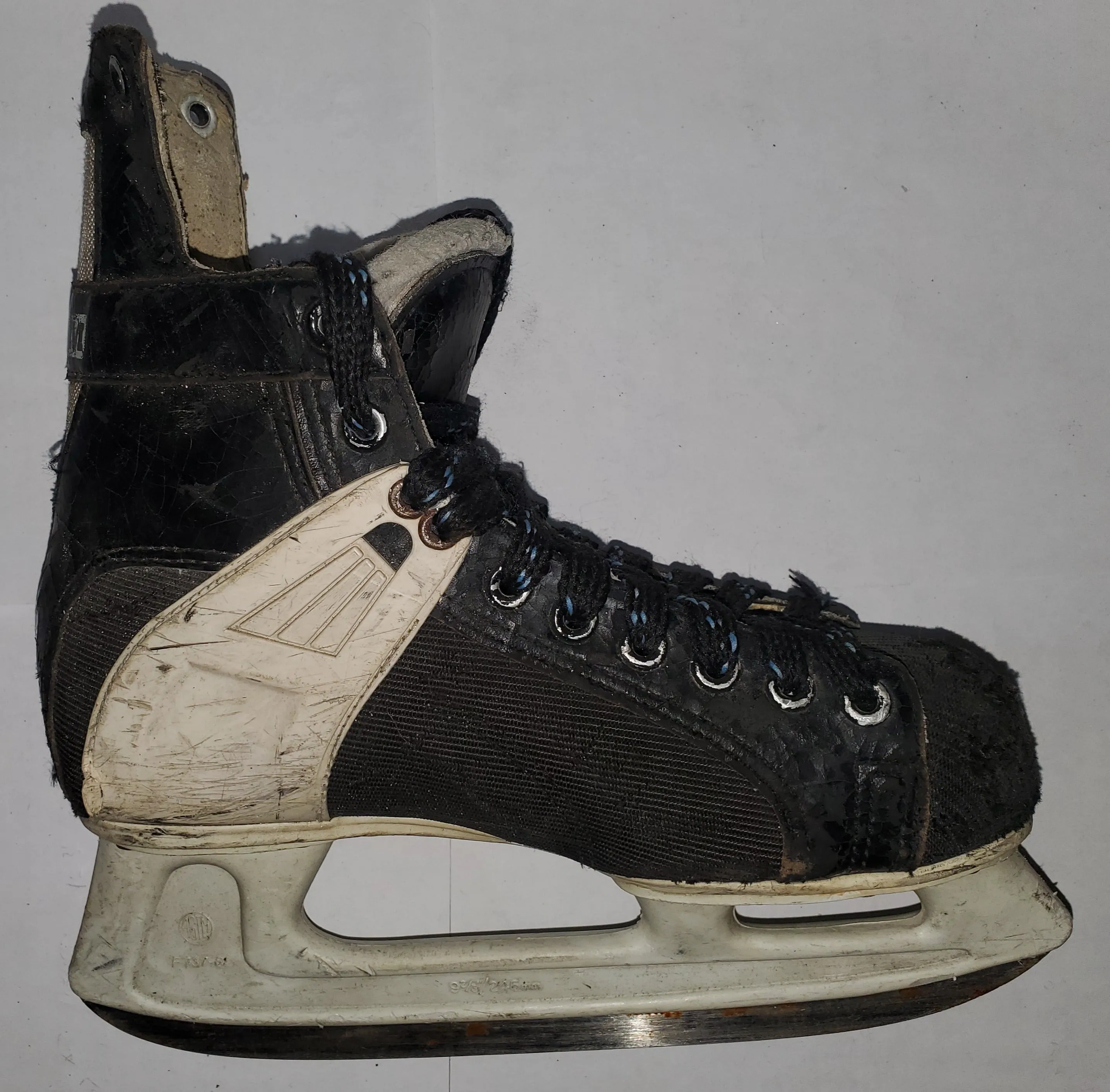 CCM - Super Tacks Size 3 Ice Skates - Crazy Clearance Sale