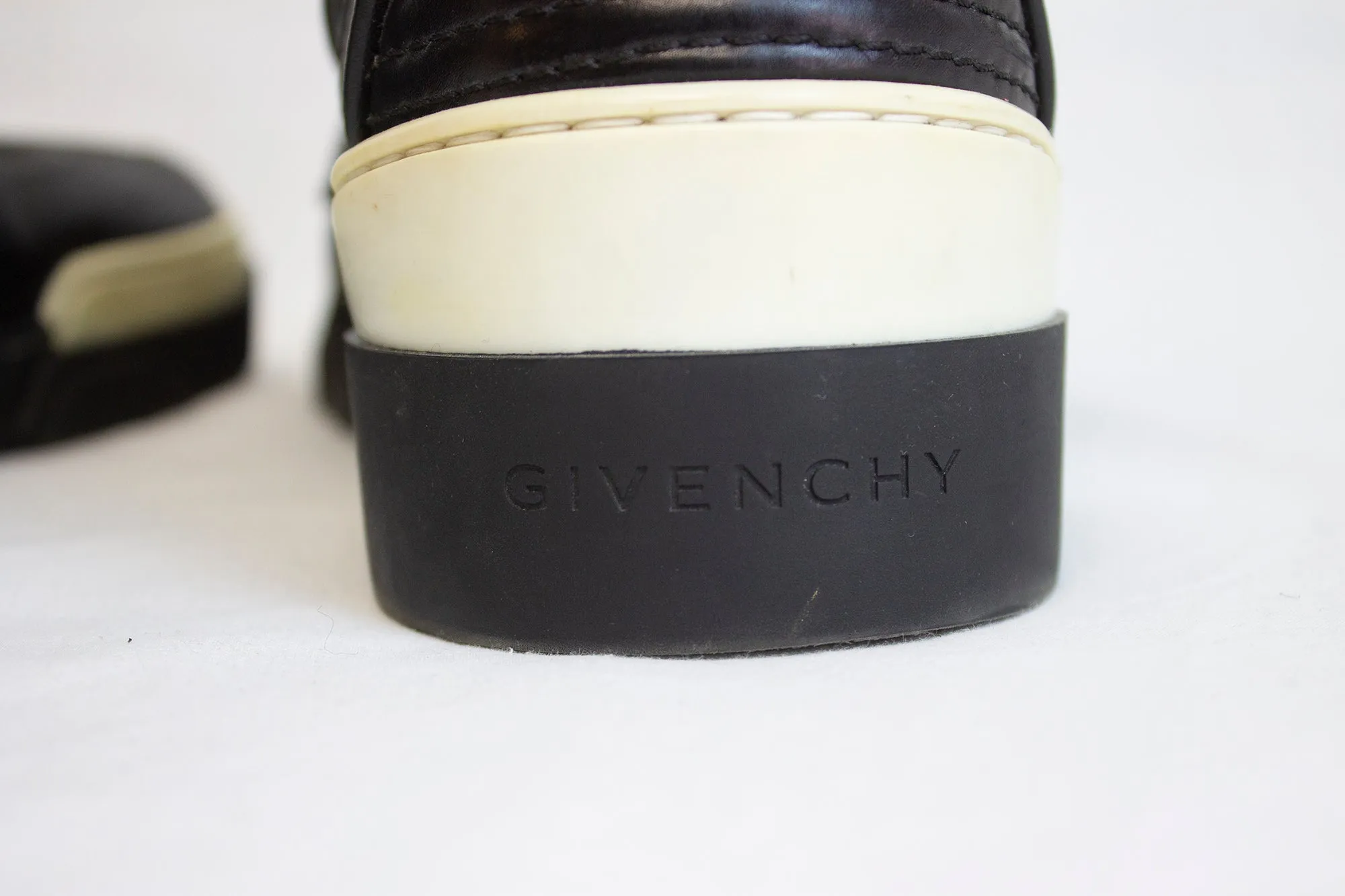 Givenchy Star Studded HighTops | Size 10 (PREOWNED)