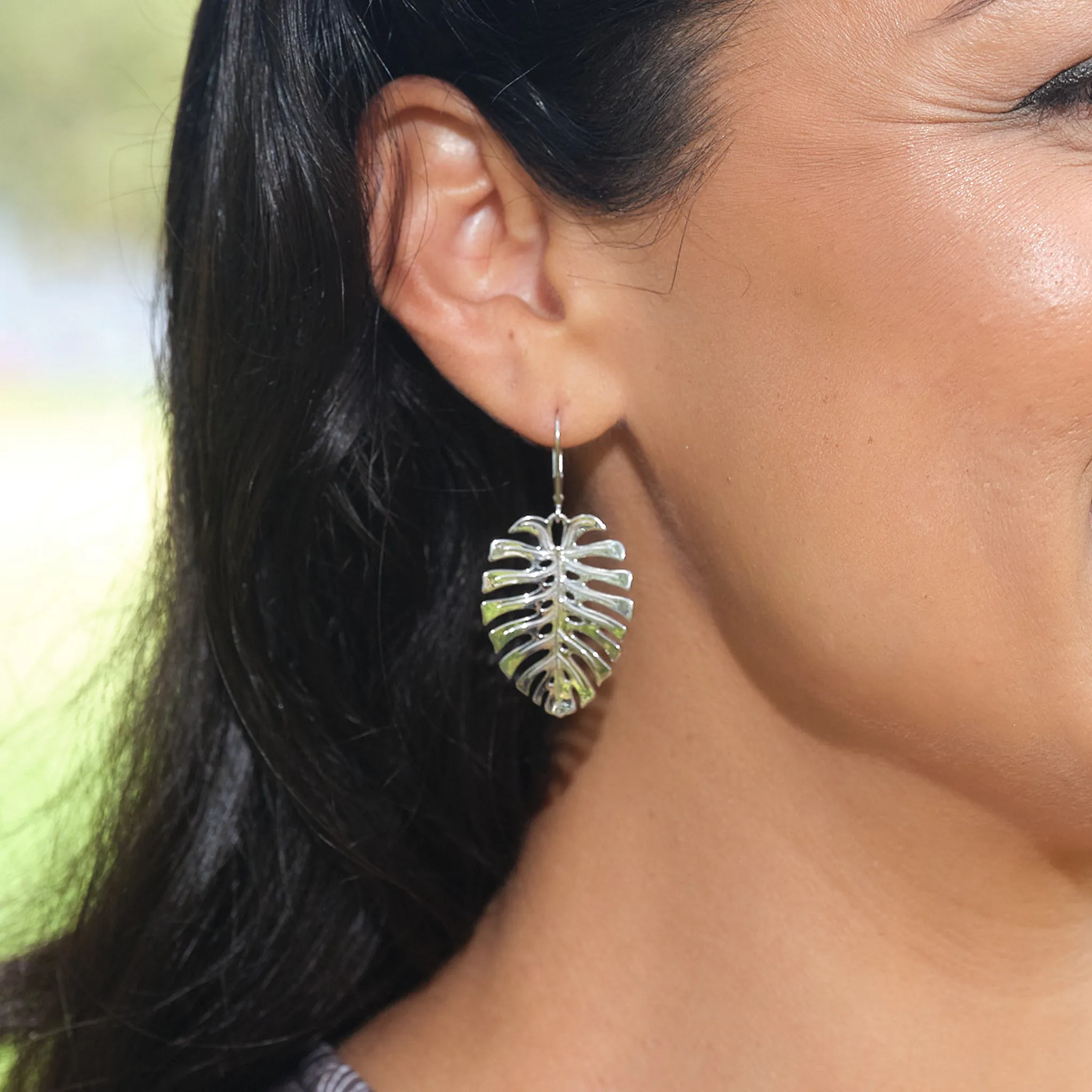 Monstera Earrings in White Gold - 30mm