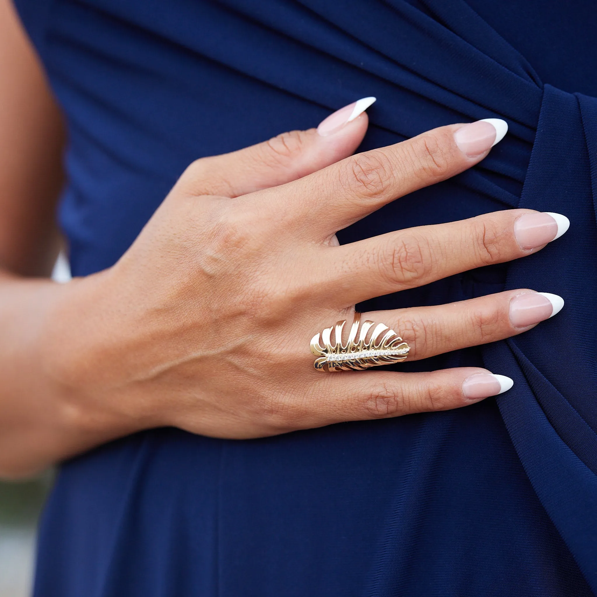 Monstera Ring in Gold with Diamonds - 32mm