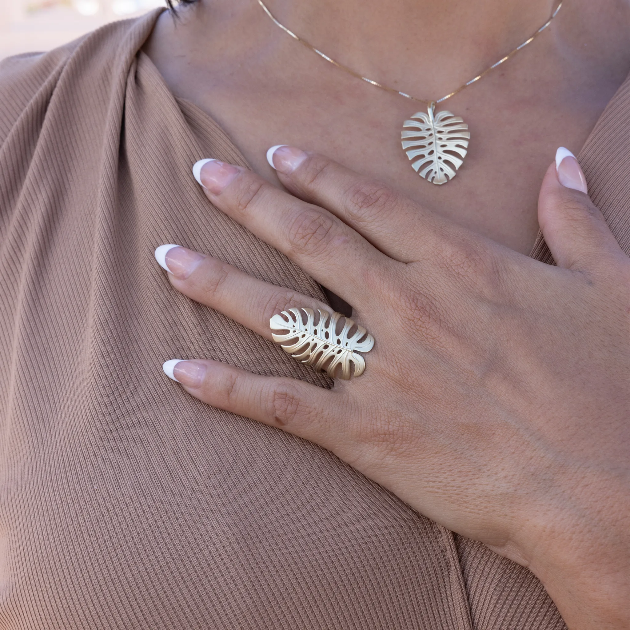 Monstera Ring in Green Gold - 30mm