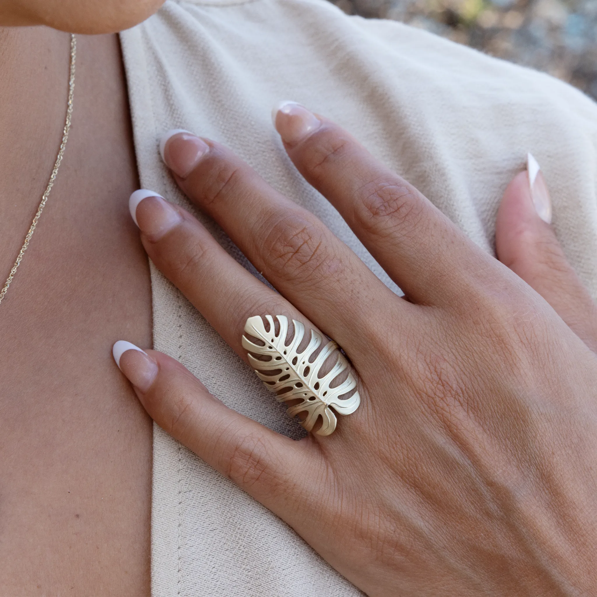 Monstera Ring in Green Gold - 30mm