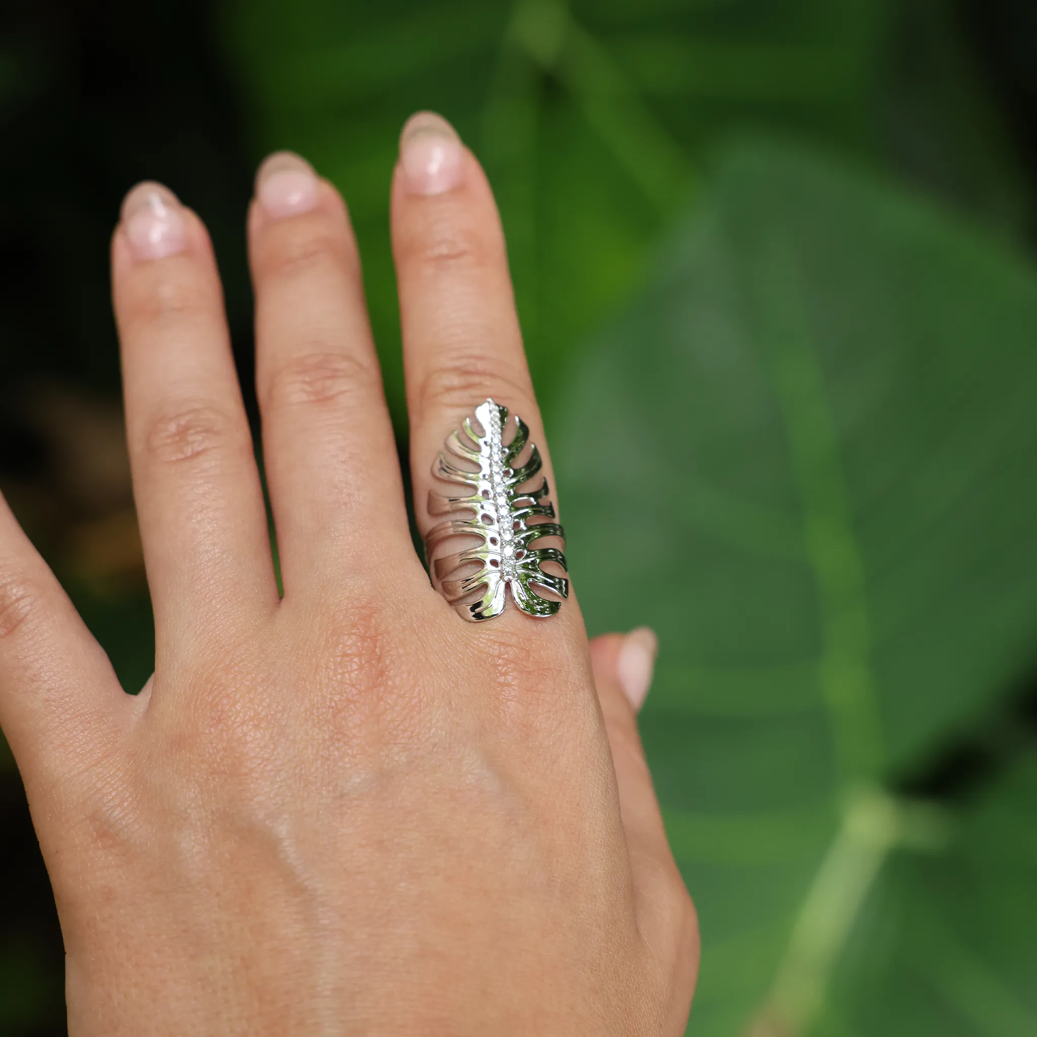 Monstera Ring in White Gold with Diamonds - 32mm