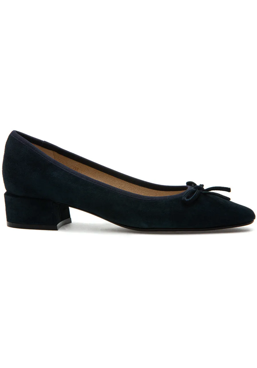 The Low Heel Pump with Bow in Navy